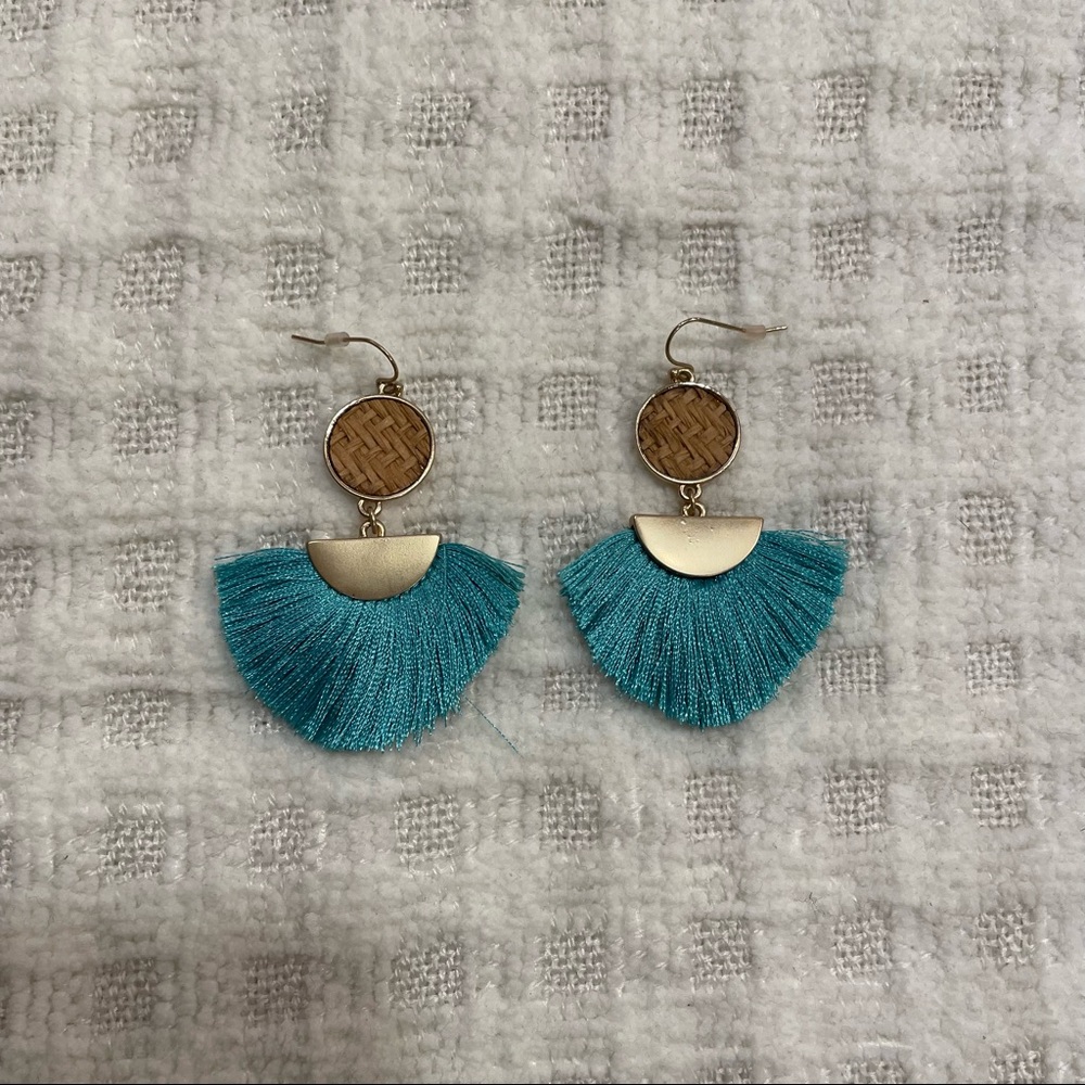 Francesca’s - Fringe Earrings - NWOT ✨